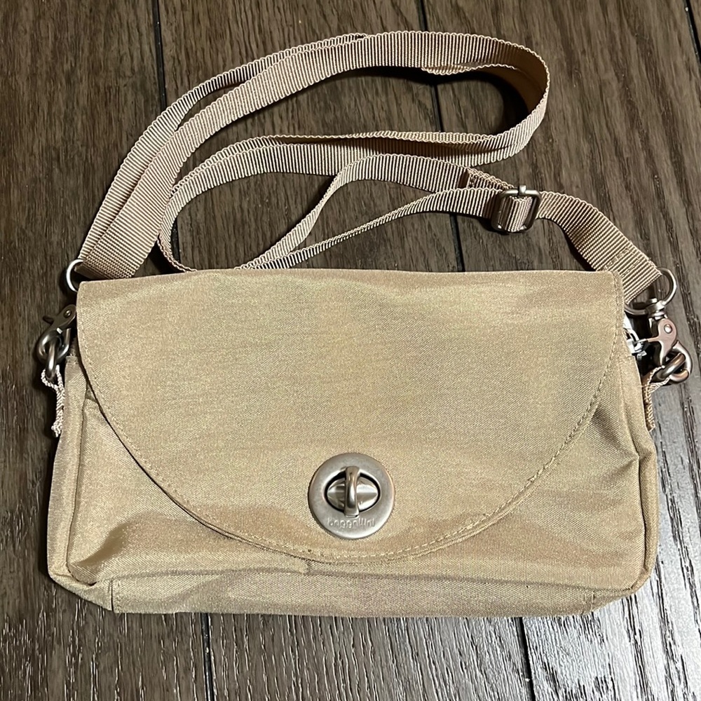 Baggallini small crossbody